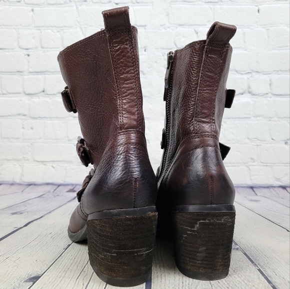 VINCE CAMUTO | Dassia leather burnished toe & heel buckle heeled boots - Picture 5 of 9